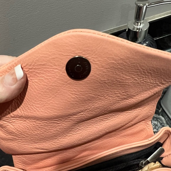 NWT Italians Leather Quilted Crossbody with Detachable Chain Strap - Picture 8 of 10